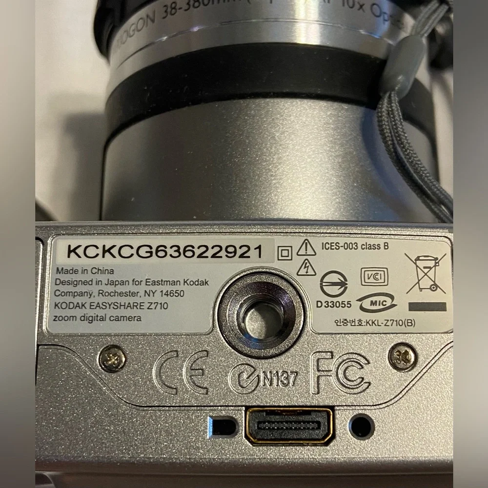 Kodak EasyShare Z710 7.1MP Digital Camera Silver W/ SD Card. Tested - Works